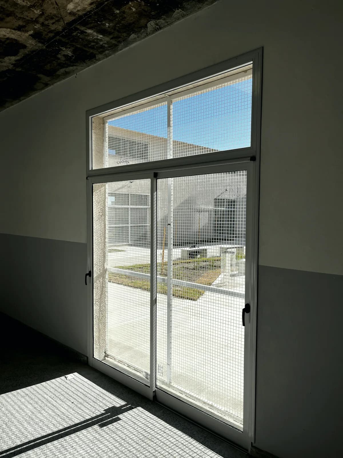 Abertura corrediza de aluminio fabricada por Aluminica